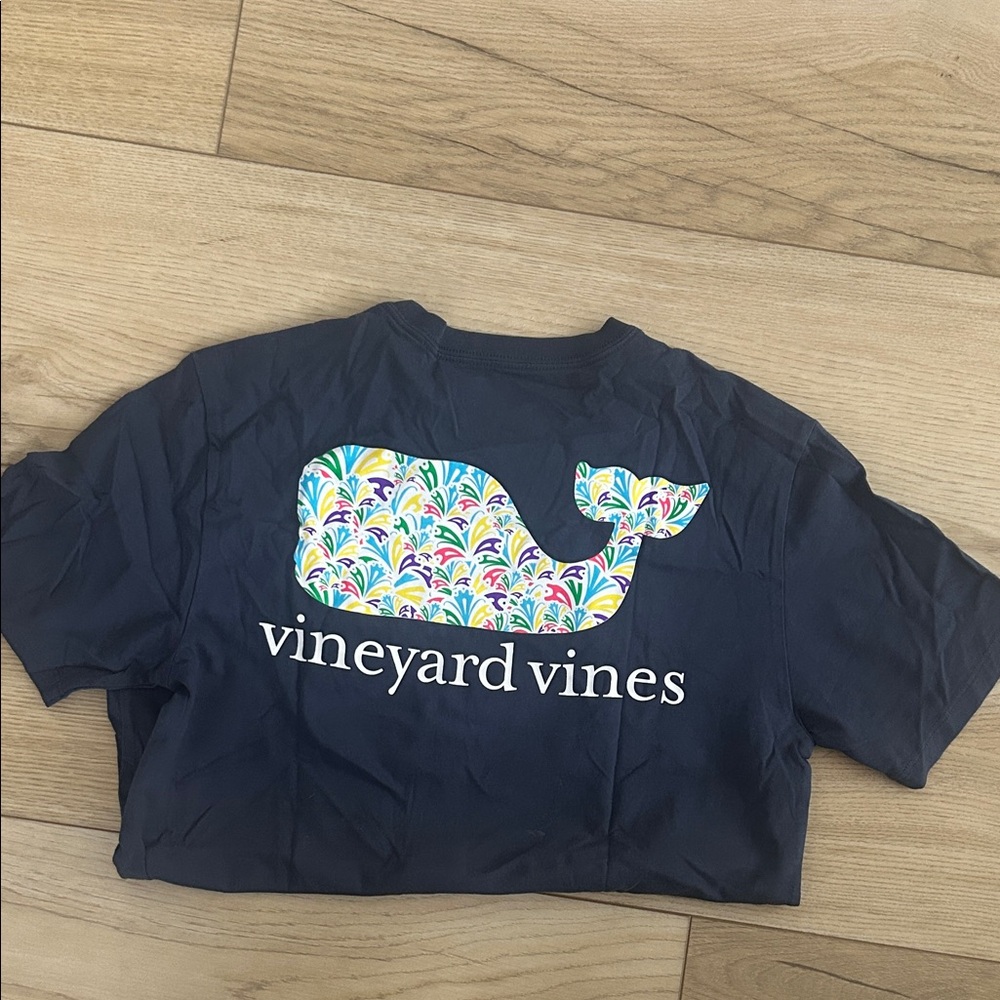 Vineyard Vines women’s Navy Tee with Colorful Whale
